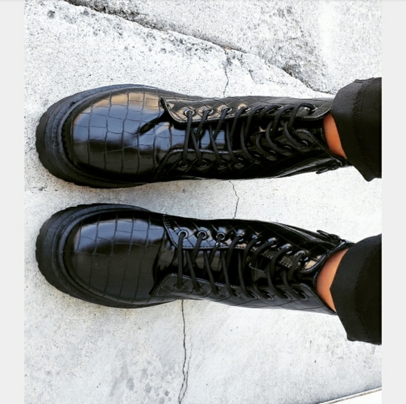 🆕️The Seattle// black croc print combat boot - Picture 2 of 4